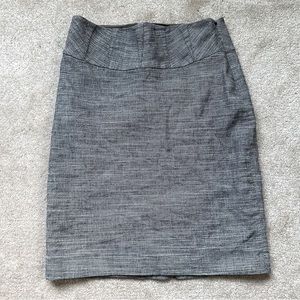 🦋 The Limited Gray Pencil Zip Up Closure Mid Thigh Skirt w Back Slit